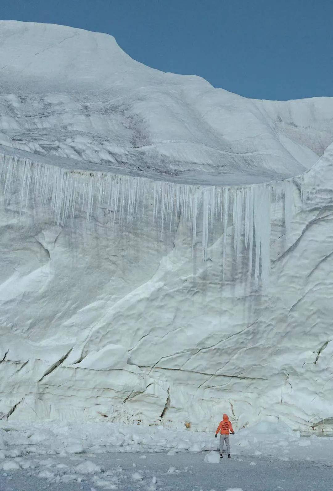 如果前面都还是雪山 冰川,那慕士塔格4号冰川,就直接是一座冰山了.