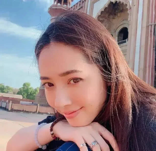 原创本以为郭碧婷只适合长发,看到她早年短发旧照后,网友:初恋!