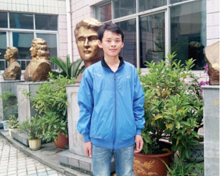 母亲离家出走,寒门父亲靠低保维持生活,供儿子考上北大_苏济坤