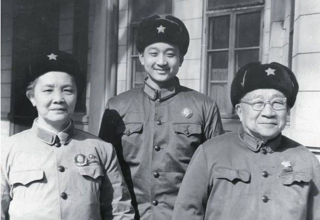 张云逸之孙张晓龙:党史很重要的一部分就是军史_华东