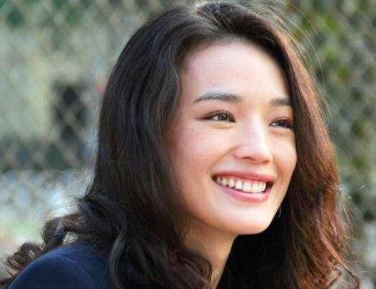 原创明明长得丑,颜值却被捧上天的女星,最后一位还总出演绝世美女