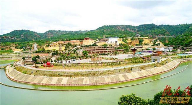 药王洞养生小镇全景 路世玲 摄