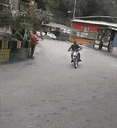 搞笑gif:厉害了我的哥,飞车?_叔叔