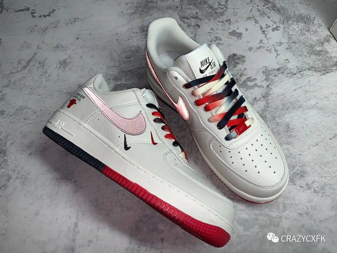 耐克芝加哥公牛队nikeairforce1low米黑红空军一号城市限定板鞋