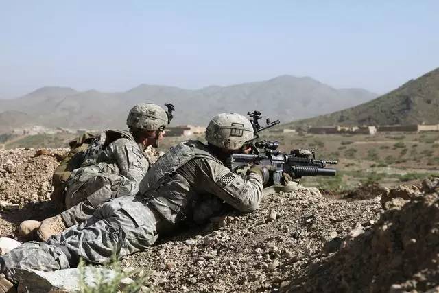 m203榴弹发射器在阿富汗m110半自动狙击步枪 sass系统伯莱塔m9手枪