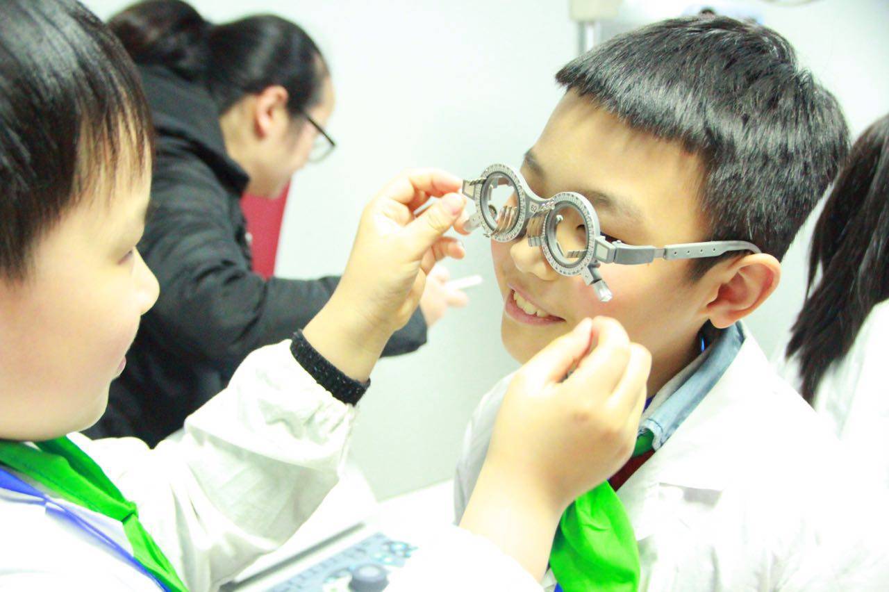 八岁的孩子近视有什么办法治疗吗?眼科专家教你恢复视力的方法_儿童