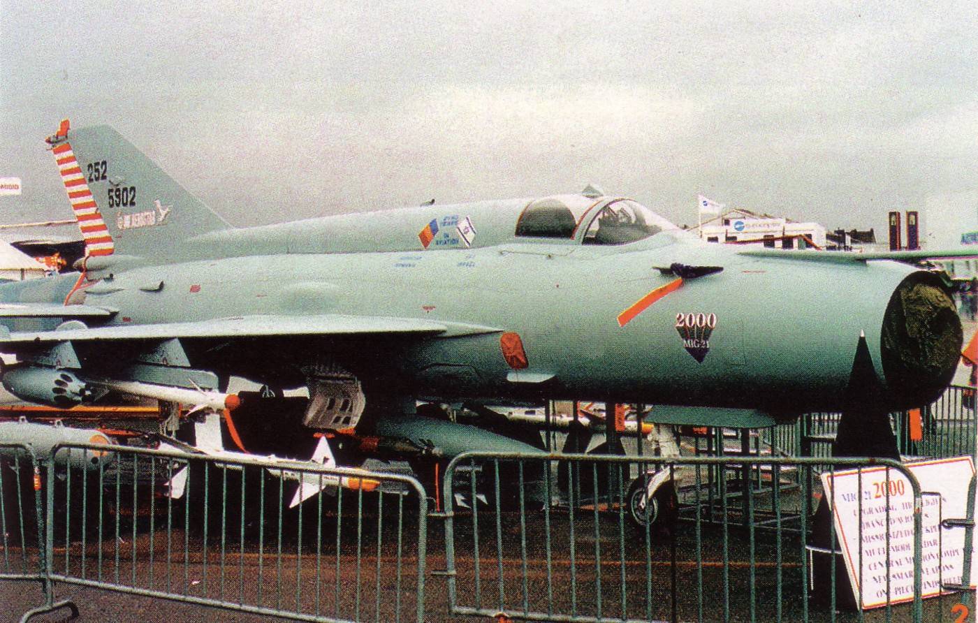 iai的米格-21-2000,但罗马尼亚的"枪骑兵"没有整体风挡