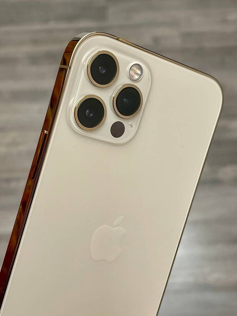 原创捡漏老婆淘汰的iphone12pro感受ios的优秀只怪自己以前太执拗