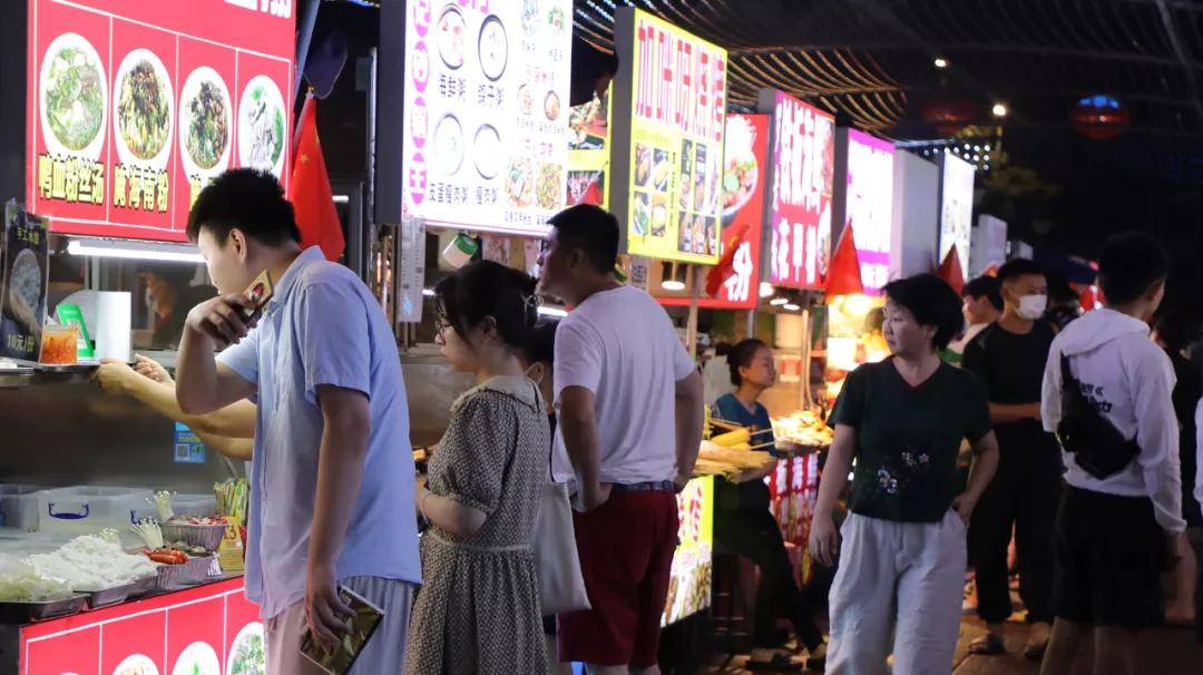 国庆假期第五天:海口商圈夜市美食美刻"潮"动舌尖