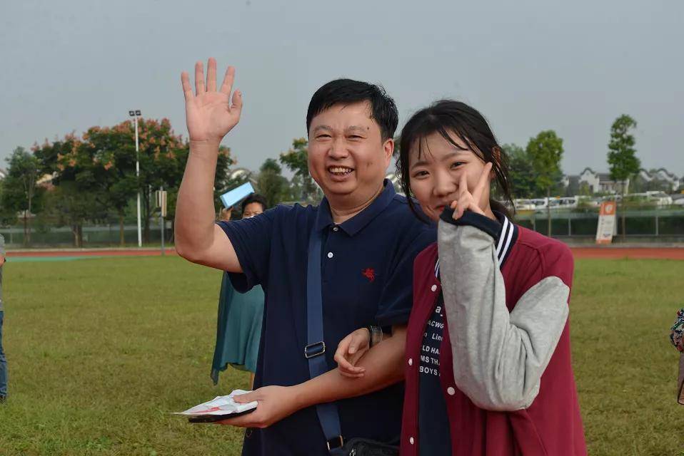 成都市青苏职业中专学校举行国庆庆祝活动暨迎新仪式