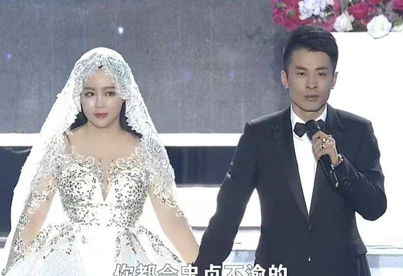 婚后,初瑞雪为辛巴生下了两个女儿,一家四口也曾是让人羡慕的存在.
