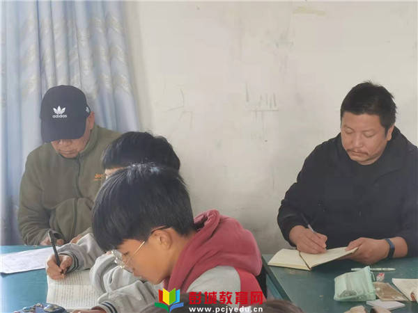 贾汪区教师发展中心部分领导赴耿集中学进行调研