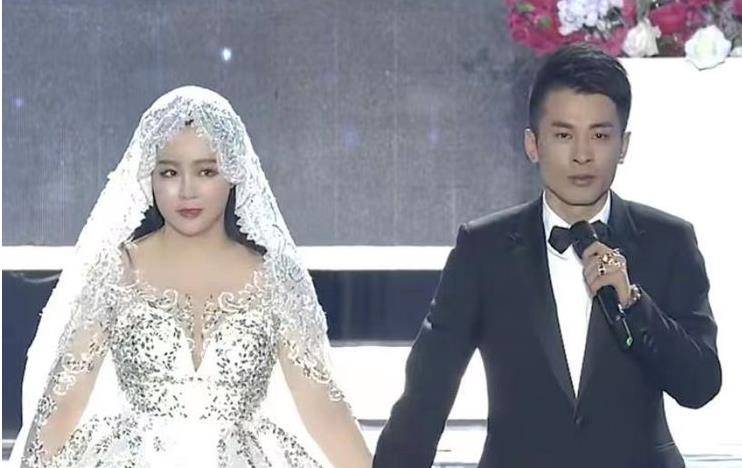 婚后,,初瑞雪通过辛巴生了两个女儿,一个四口之家曾经是令人羡慕的