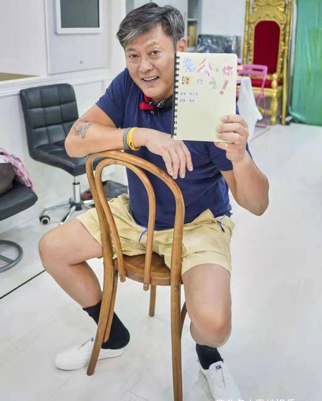 年轻时有可爱众生的明星过了40岁面目全非唐震业自嘲最丑狄龙