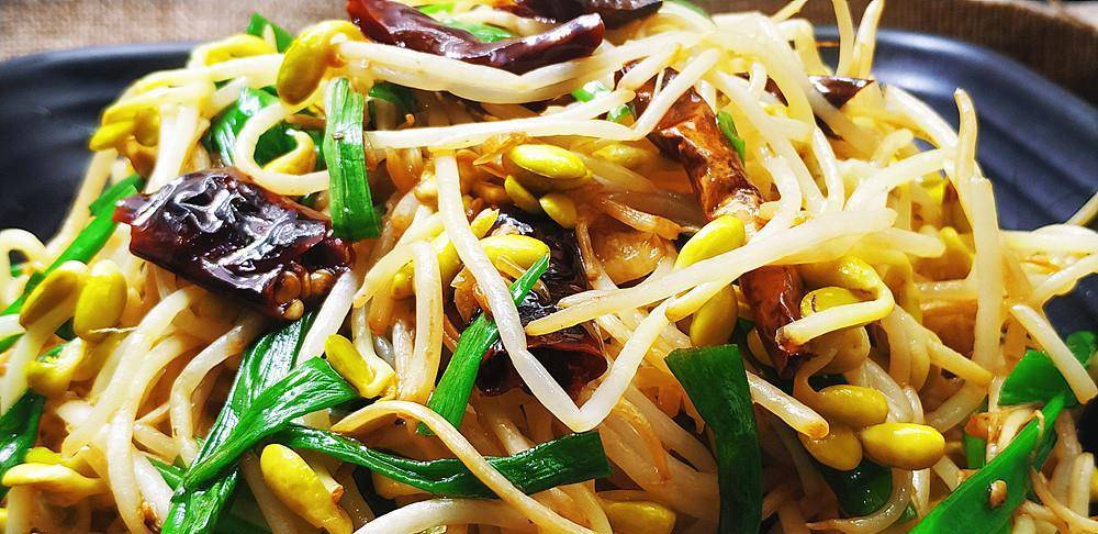 【产品图:这道略带酸辣口味的"素炒黄豆芽"就做好了,营养好吃又实惠
