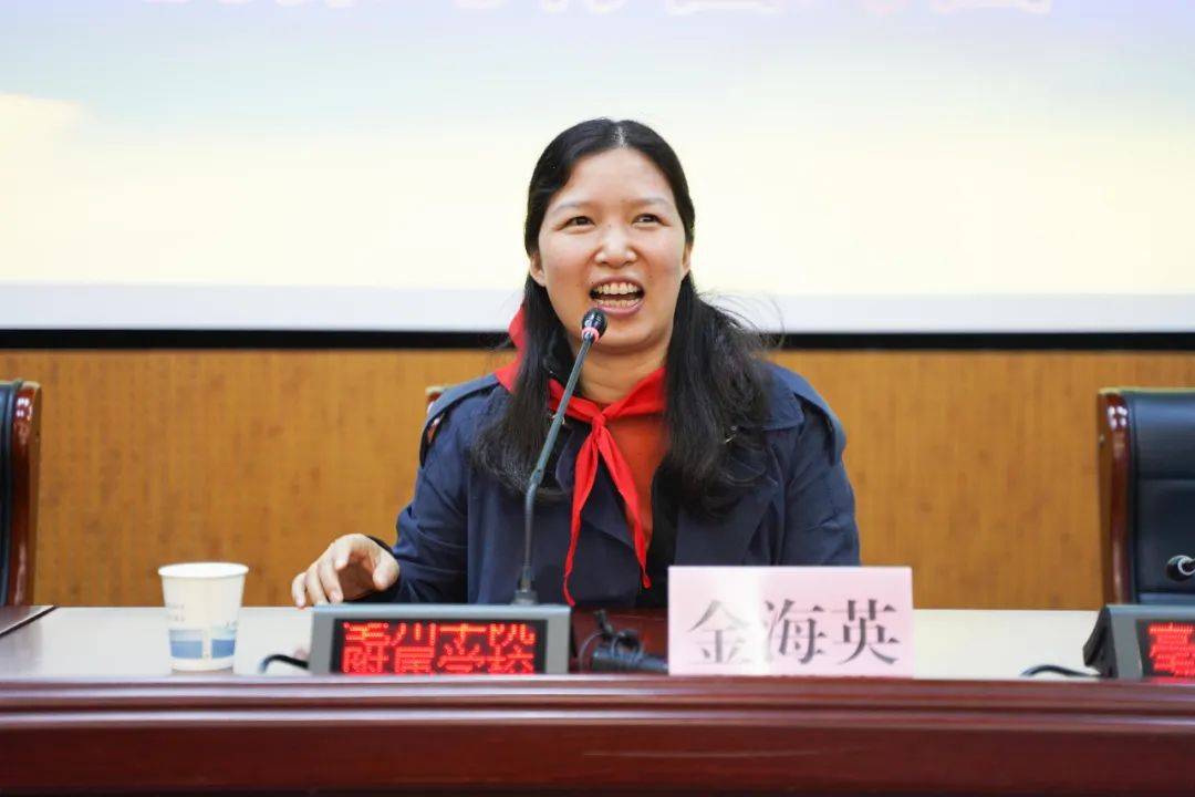 小棋迷热弈象棋特级大师金海英走进亳州学院附属学校