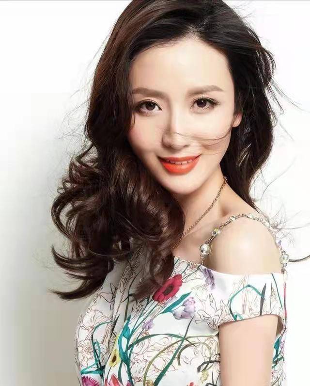 原创网络制片人张萌疑似受贿被抓 同名女演员被连累