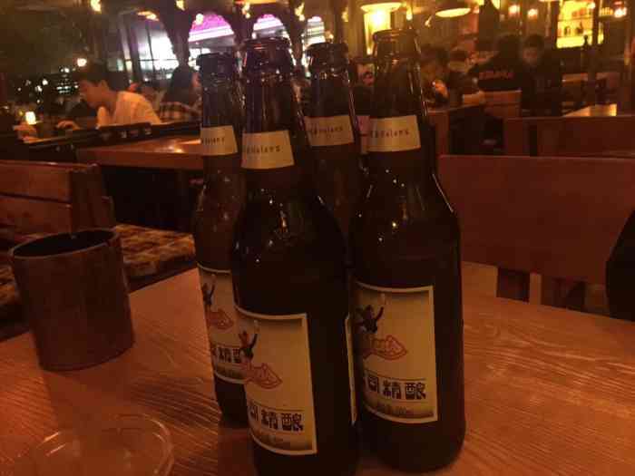 "亲民"的海伦司小酒馆宣布:每个顾客涨价1元