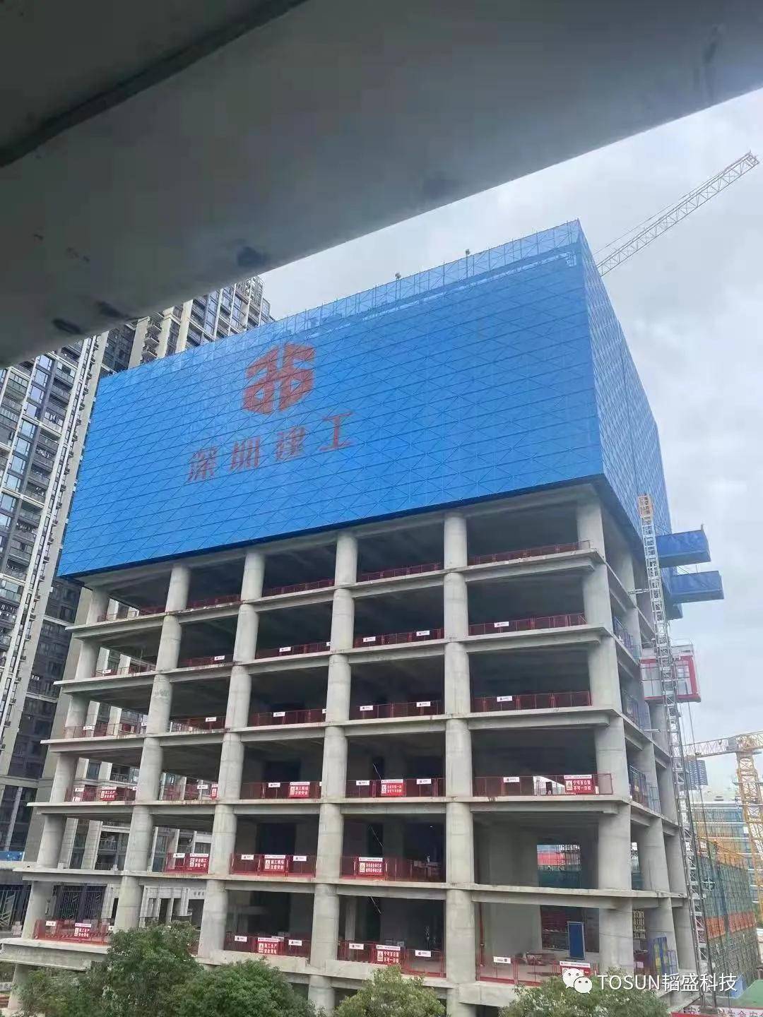 架体外观形象完美,防护严密,架体整洁乐普大厦项目:顺利拆除,材料打包