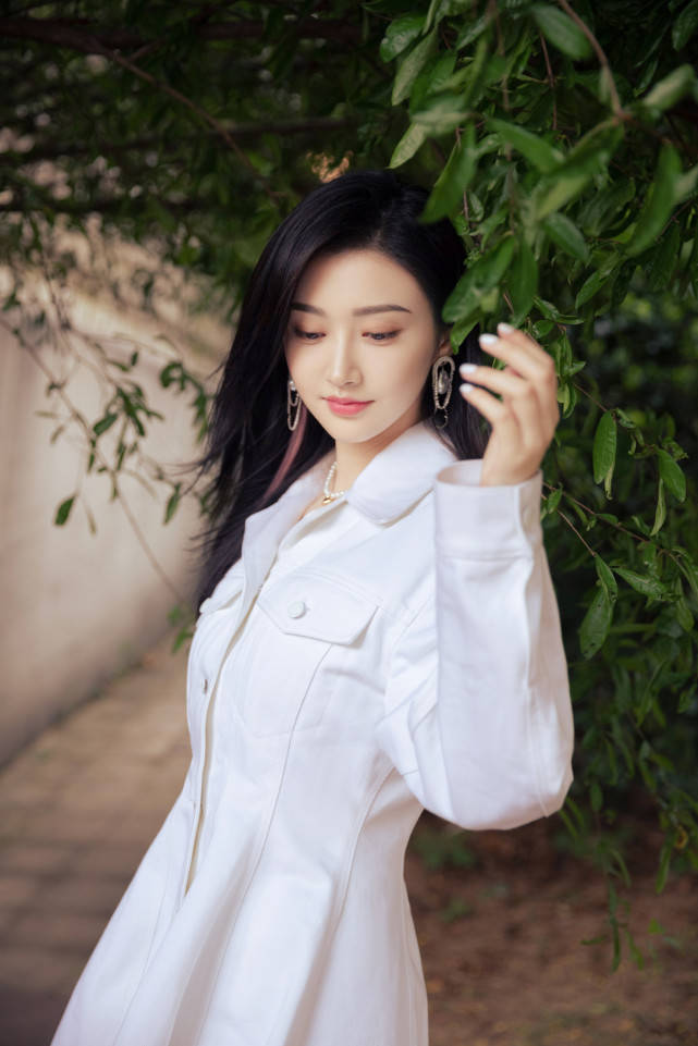 原创景甜罕见分享自拍美照气质优雅迷人肤白貌美少女感强