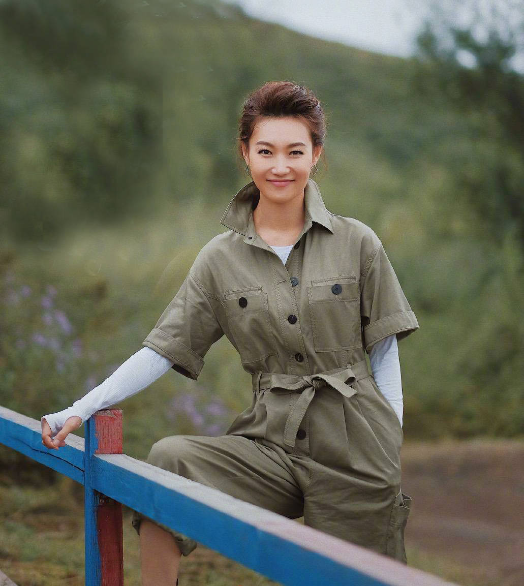 新闻联播美女主播李梓萌风光背后有艰辛婚恋成父母的心病