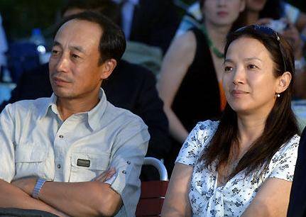 原创东方美人吕丽萍一婚嫁张丰毅二婚老公猝死42岁嫁孙海英