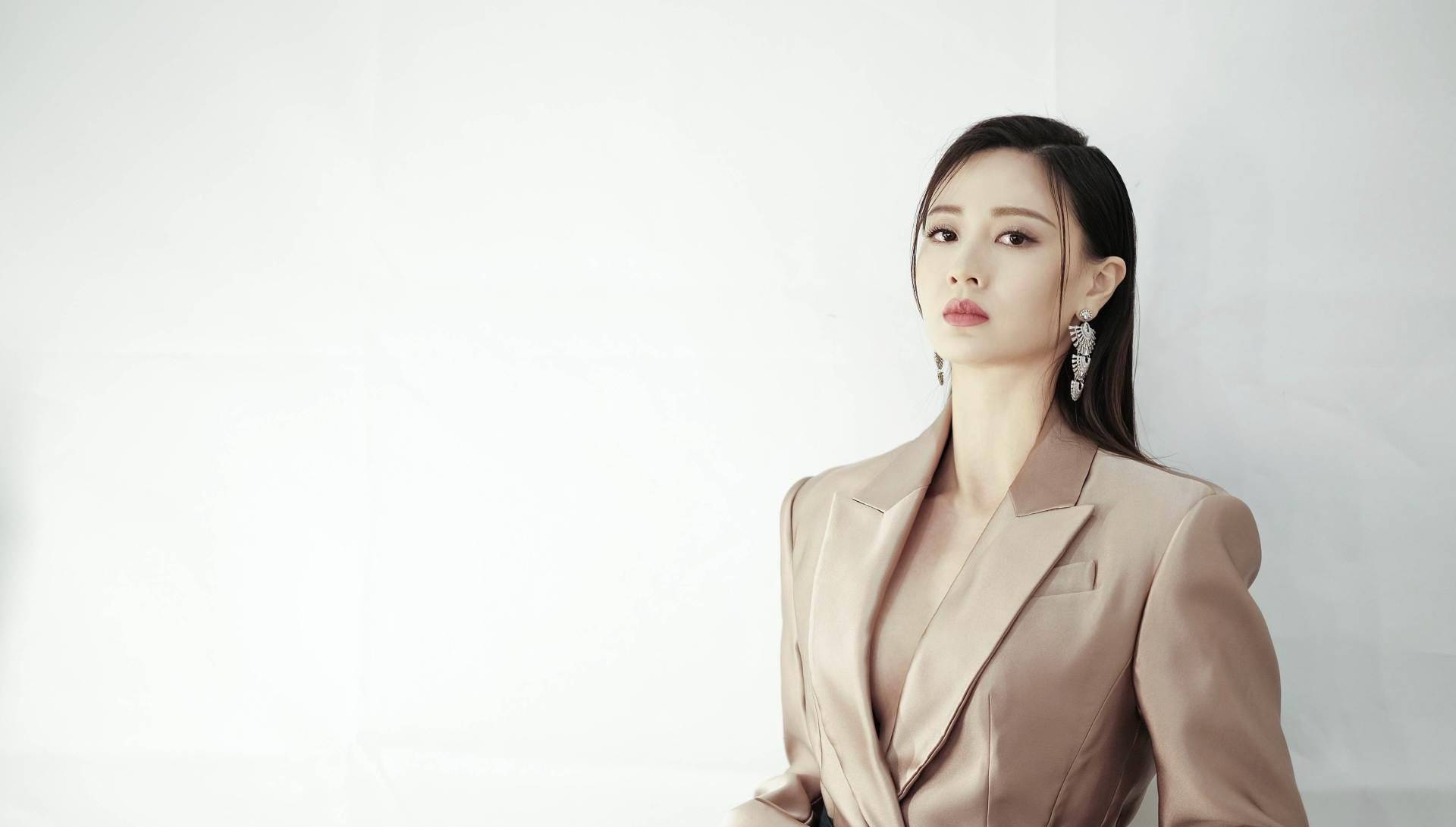 原创tvb女星朱晨丽转攻大银幕,疑遭高层雪藏,一年半无剧可拍