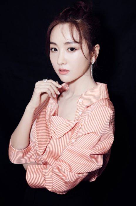 奔着蒋勤勤杨蓉,追《当家主母》,却被这位28岁女配给