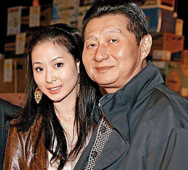 2007年孙道存跟何念慈离婚,结束了31年的婚姻,同年孙道存也跟张琼玲