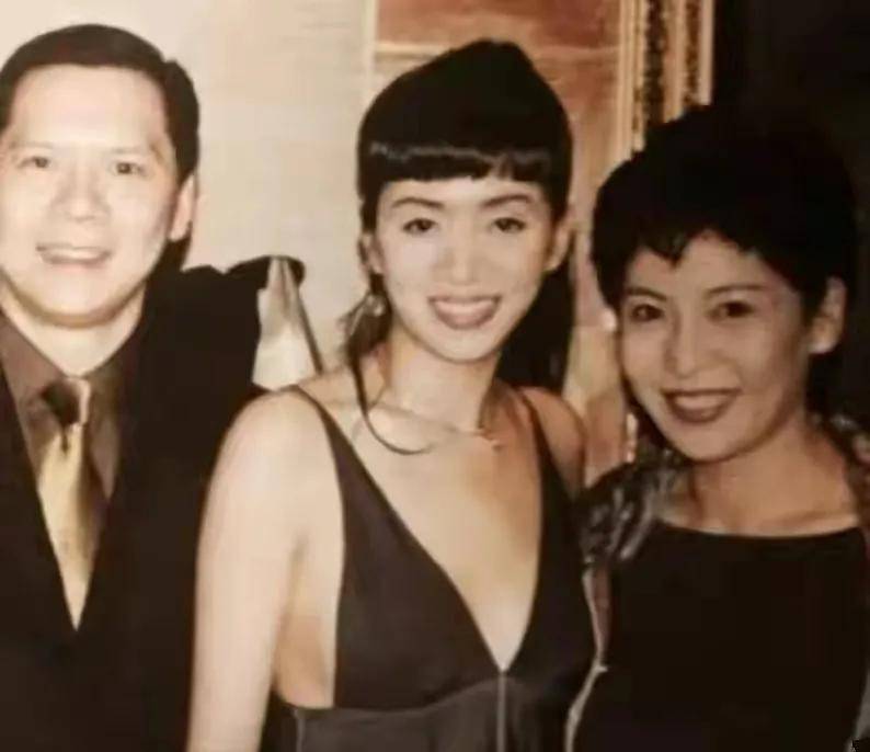 原创梅艳芳被掌掴,李连杰经纪人被枪杀,为何却没人敢惹张敏?