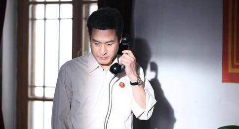 他是八十年代知名演员,凭一剧获最佳男配角,今回归生活十分幸福_陈锐