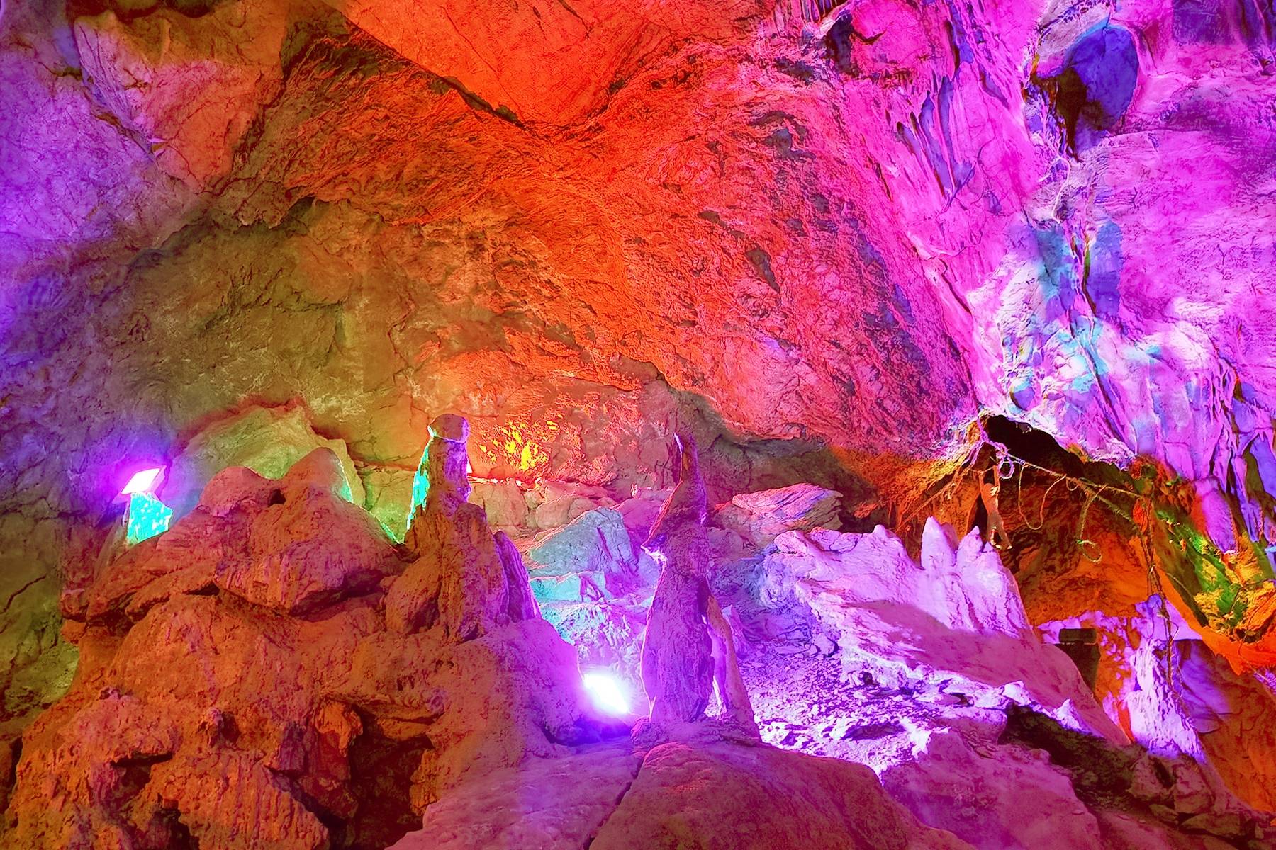 原创西安辋川溶洞,市民可免费观赏9000万年堆积的自然景观