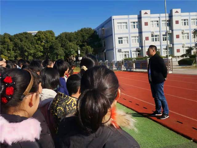 江苏海安高新区仁桥初级中学精心组织地震避险疏散演练_全体师生_初中