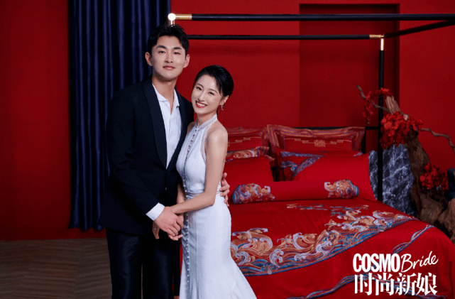 原创王彦霖艾佳妮婚后上戏拍婚纱照两人嘟嘴亲吻女方大秀心形婚戒