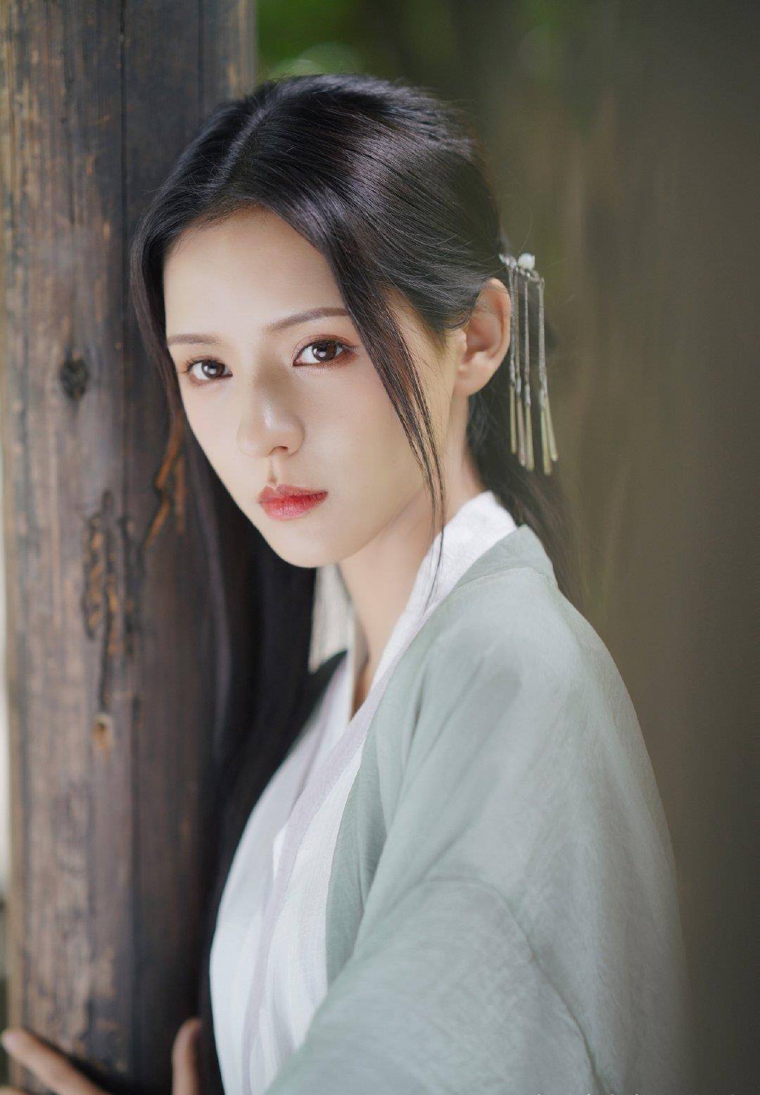 张予曦《千秋令》杀青,古装造型绝美吸睛,与《琉璃》导演二搭