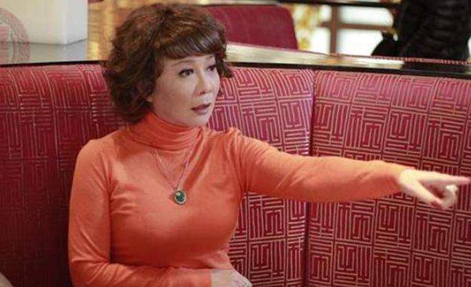 58岁蔡明近照,老公为支持她退居幕后,儿子其貌不扬却很有才华