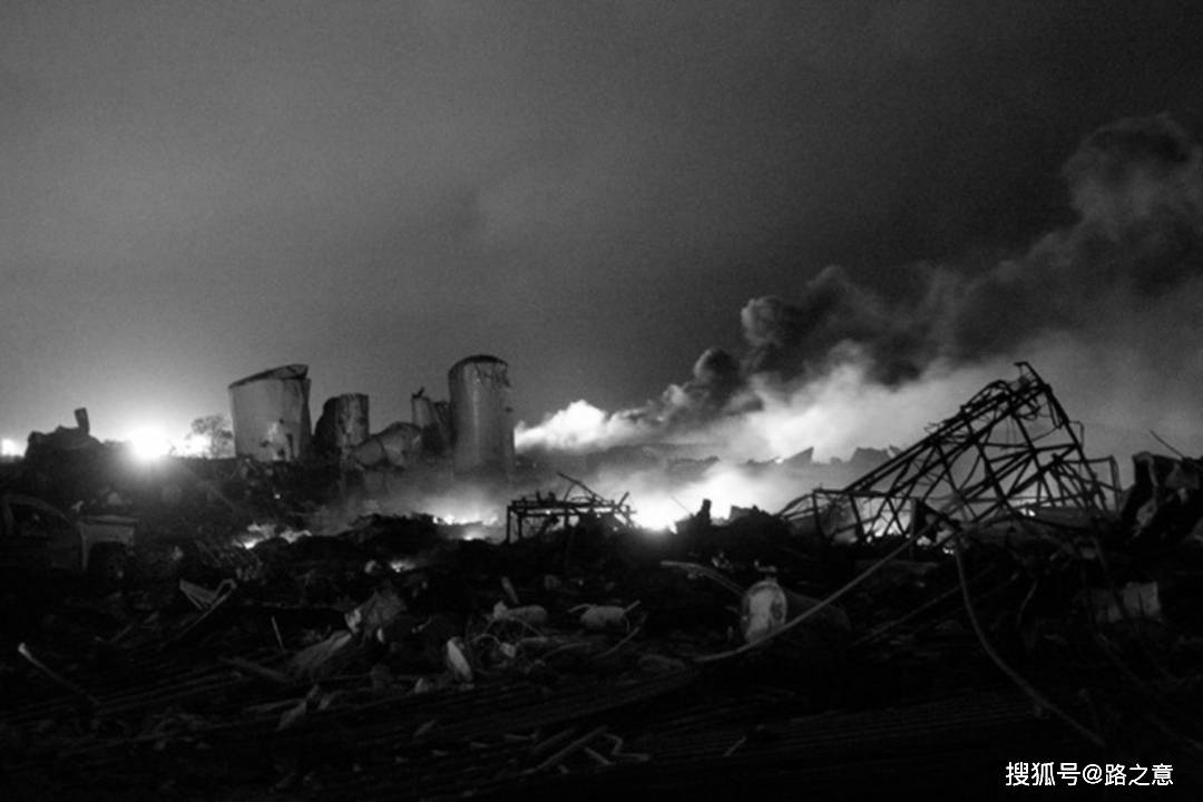 原创西基城一片废墟:装满硝酸铵巨轮爆炸殃及城镇,大火烧了三天三夜