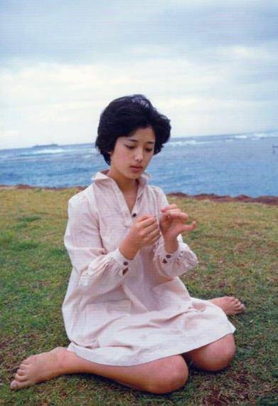 62岁山口百惠近照曝光首次与儿媳同框优雅贵气