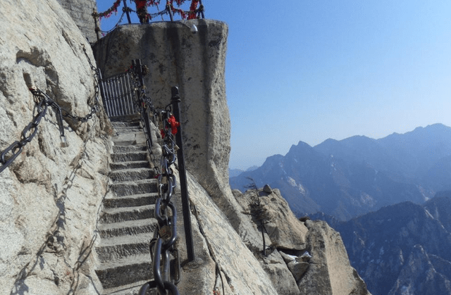 华东地区超险峻的栈道,上下落差800米,被赞"华山第险"