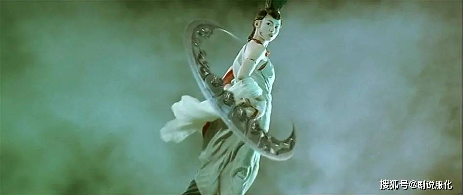 《蜀山传》的女主角是张柏芝,一人同时扮演孤月大师和李英奇.