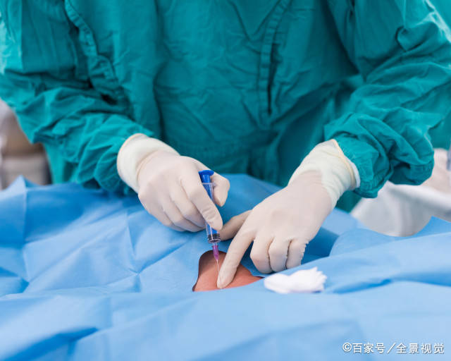 乳房穿刺活检常用的方法有:细针穿刺活检,空心针穿刺活检等.