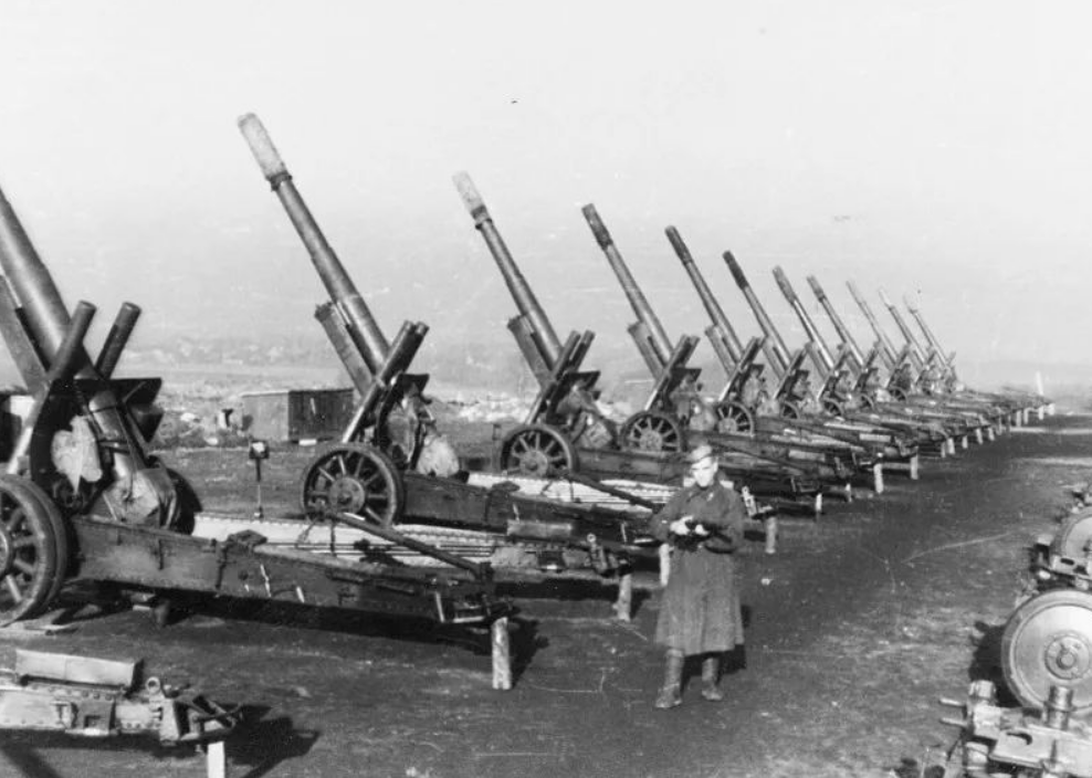 kv-7的垃圾设计固然是被更成熟的kv-2重型坦克所取代,但它留下的经验