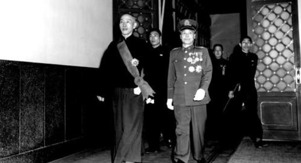 重庆谈判时,蒋介石计划扣押毛泽东,是什么原因让蒋?