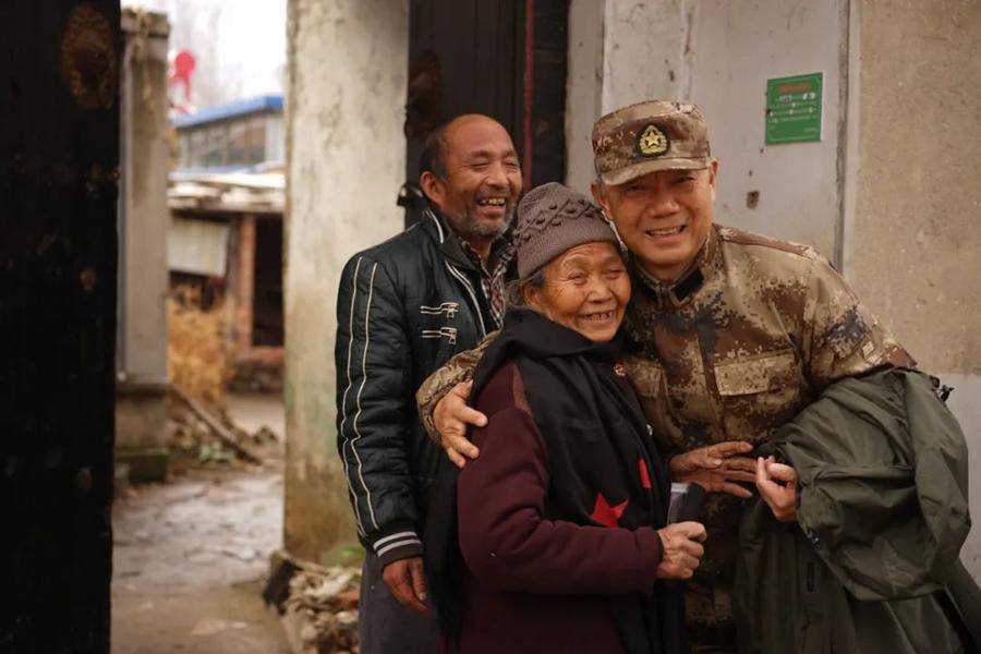 首站是兖州,在兖州区退役军人事务局,颜店镇退役军人服务站刘俊朋站长