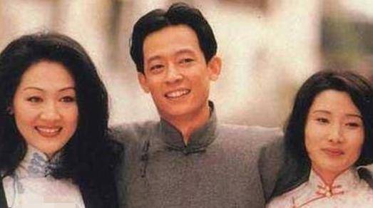 王志文富豪老婆近照曝光45岁长发披肩气质突出夫妻同框似父女