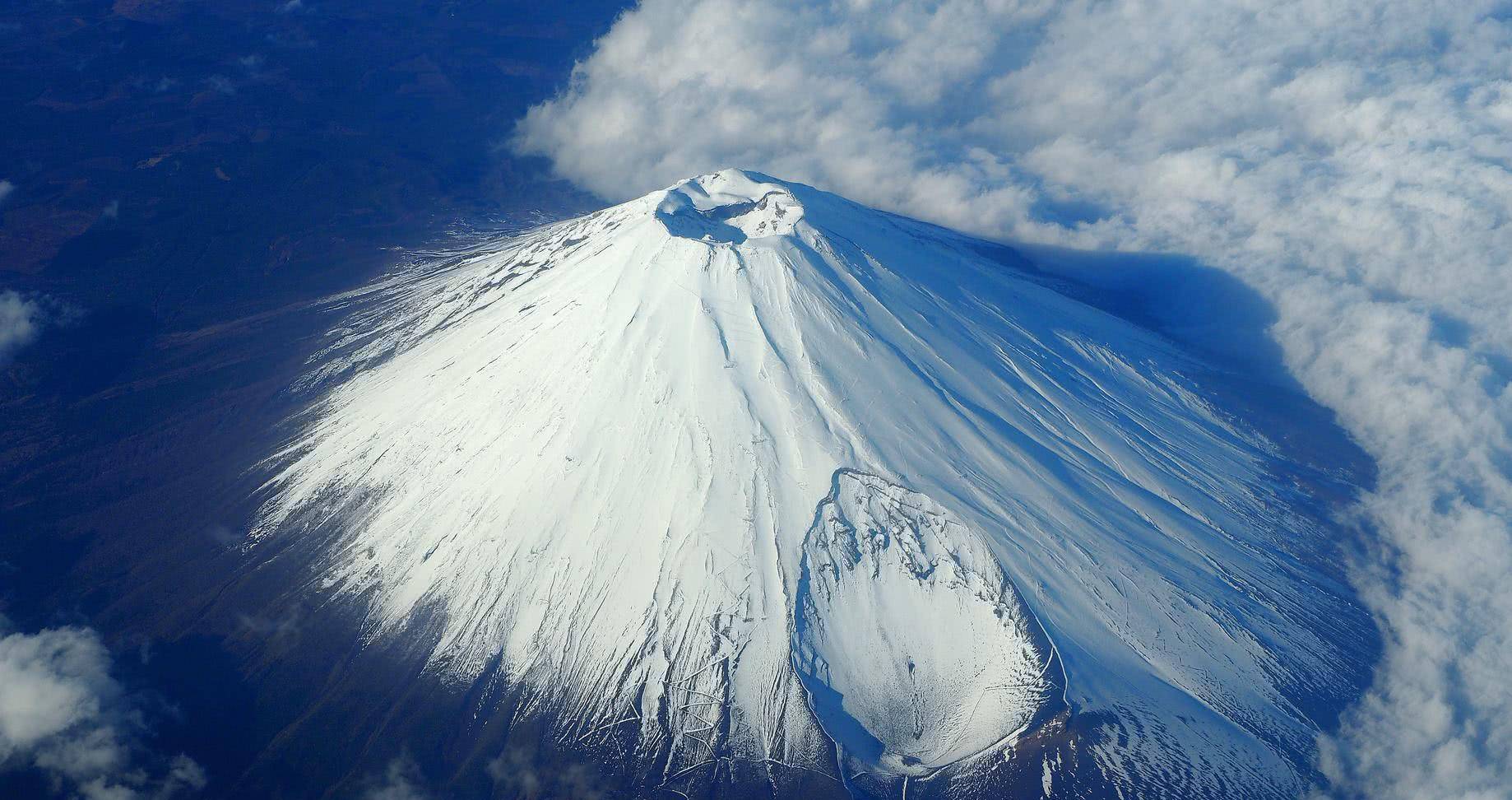 继汤加火山爆发之后日本传来预警全球目光聚焦富士山