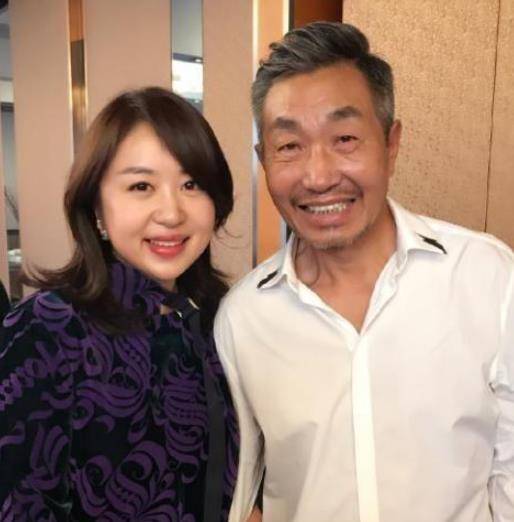65岁老戏骨杜源,娶了4岁就认识的姑娘,恩爱40年0绯闻,女儿是她_中戏