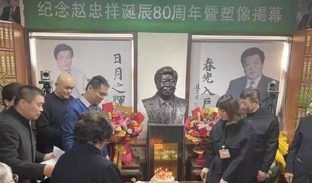 不过如果只是家人朋友间为了纪念,为赵忠祥立像这可以