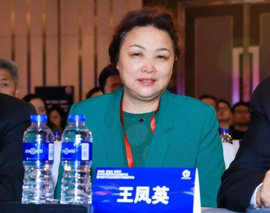 这8人财富过千亿,独自登上富豪榜,浙江四川各3人