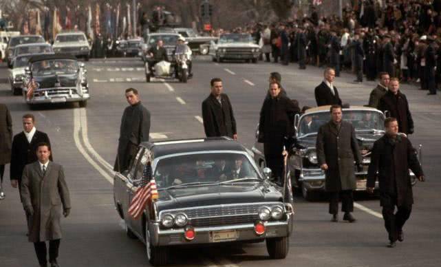 年来美国总统的保镖,一个造型从没变过:肉盾挡子弹_特工_特勤局_里根